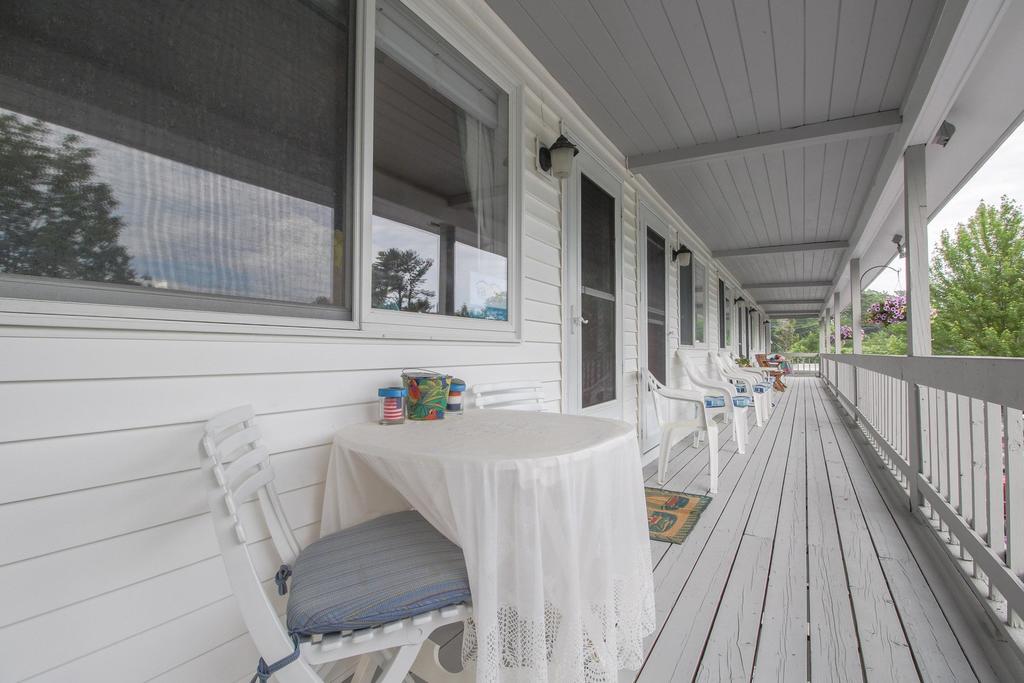 The Holiday House Condominiums Уелс Екстериор снимка